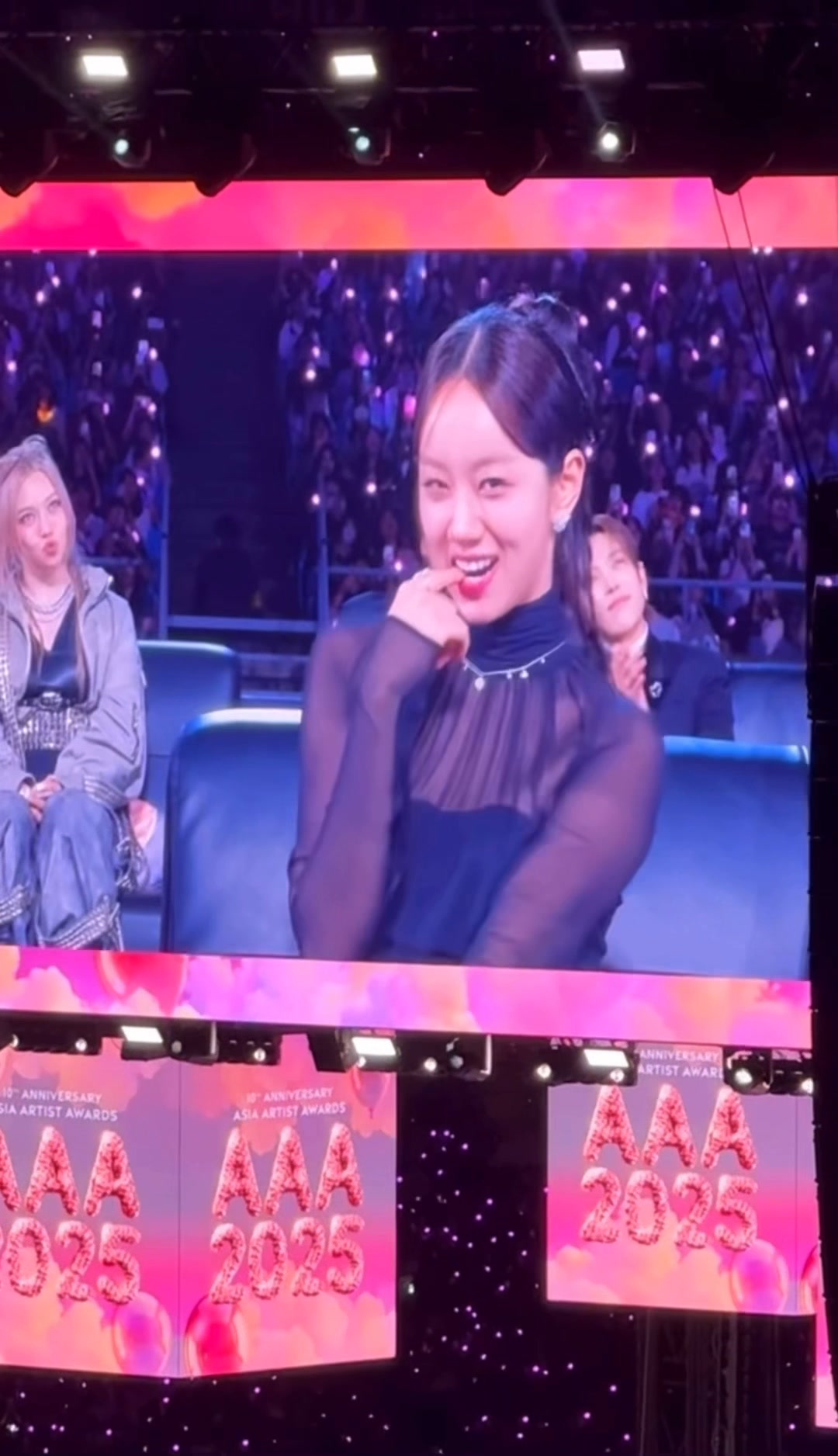 🤩 Cute HYERI Moment at #AAA2025 😍😂🔥TWS' Overdrive Challenge
