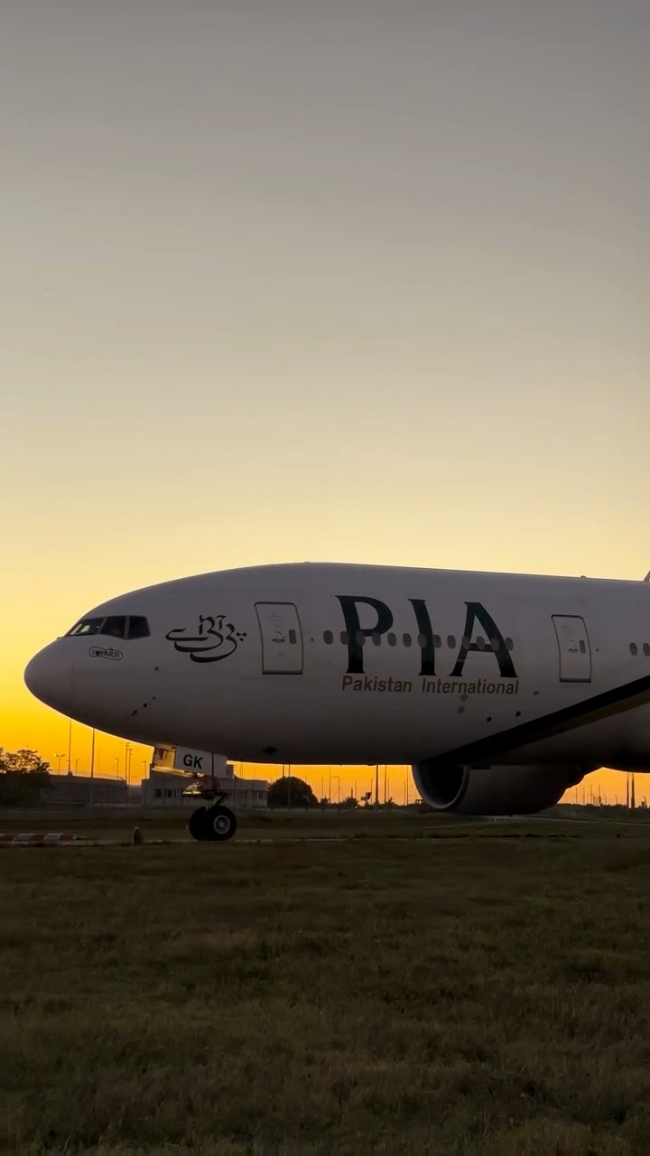 Spotted taxiing at CDG during a breathtaking sunset, this Pakistan