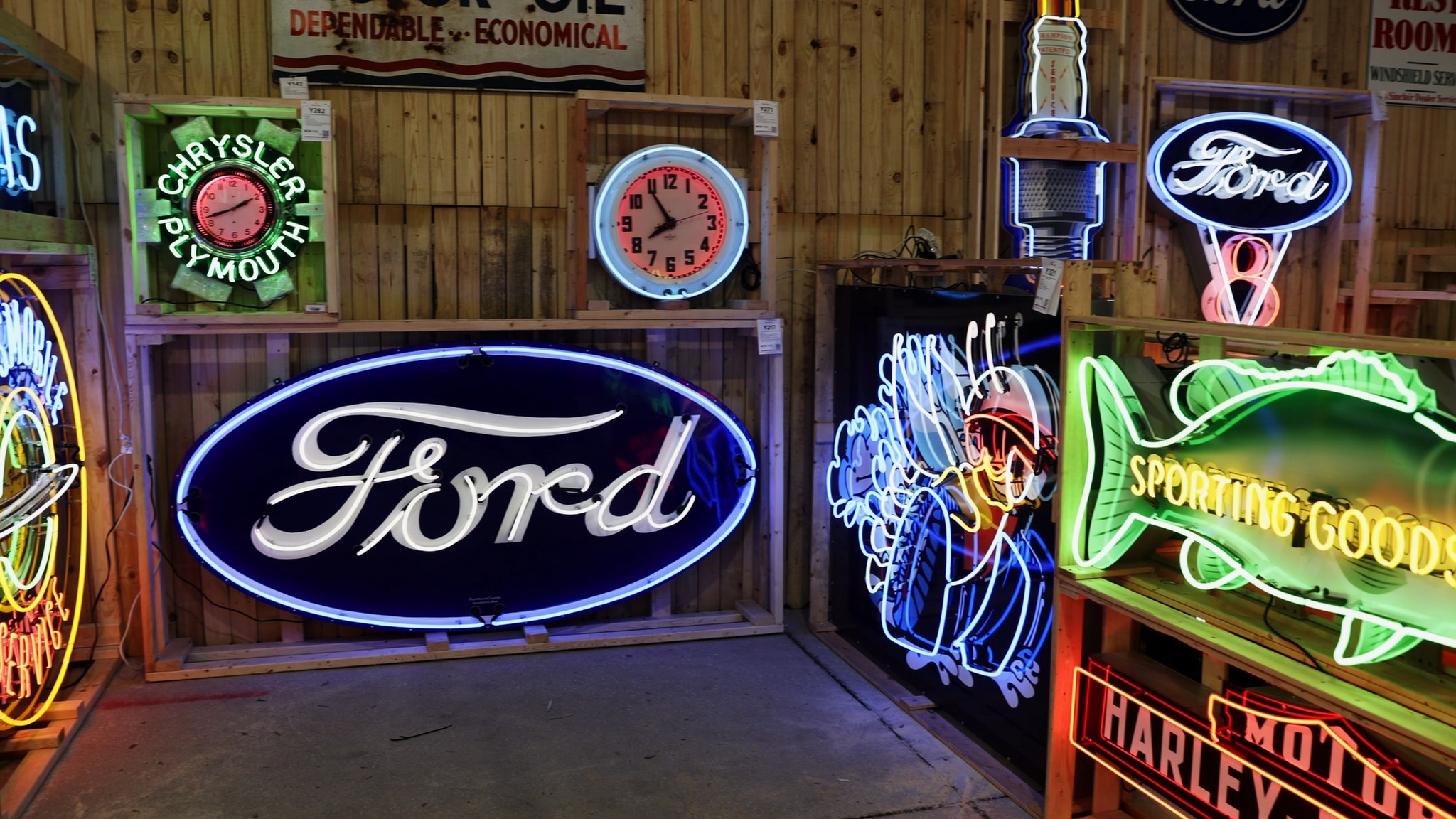 3️⃣6️⃣0️⃣+ pieces of Mecum Road Art will be offered tomorrow at # ...