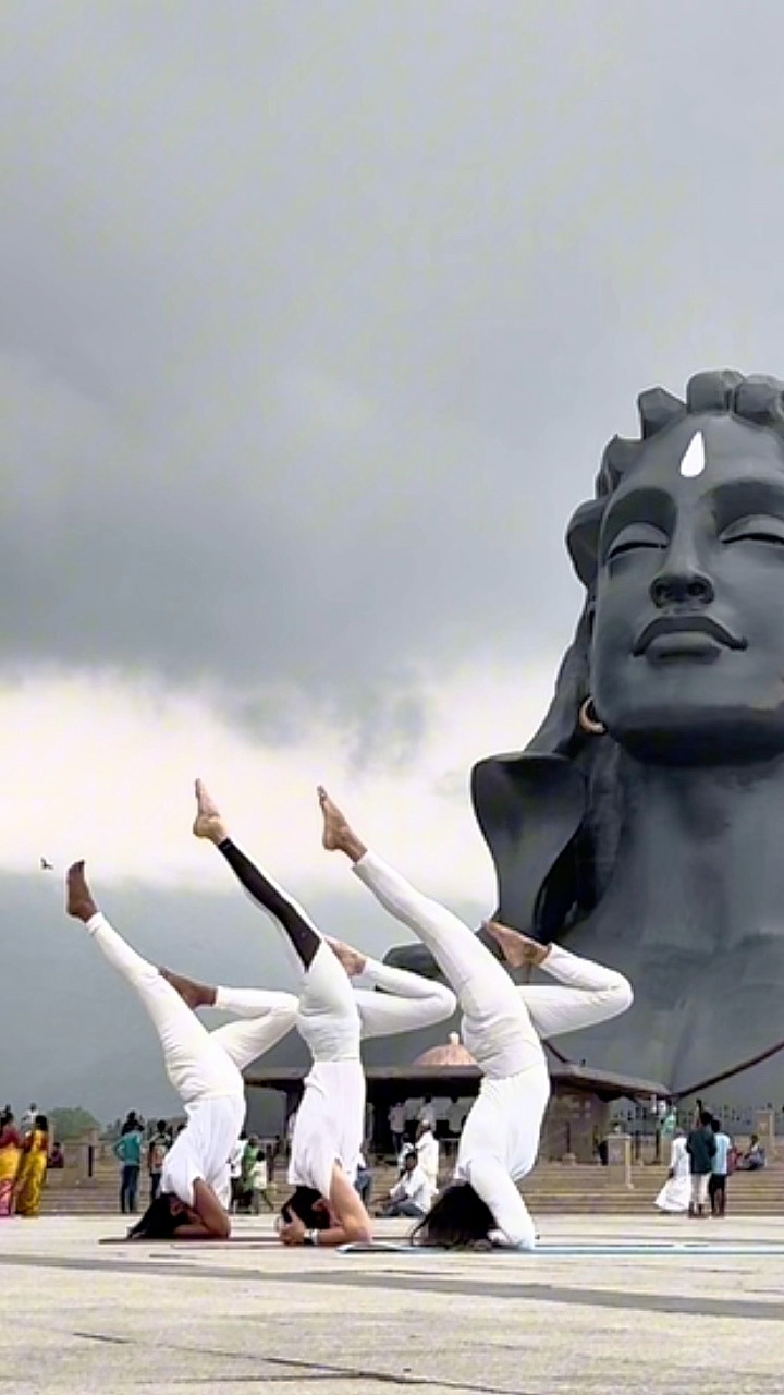 Myrus Yoga Teachers at the Adhiyogi Iconic Statue practicing in sync ...