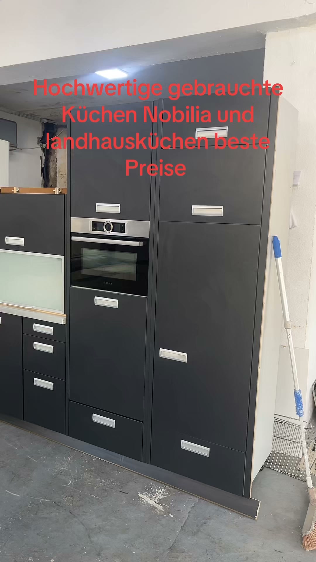 Hiermit verkaufen wir hochwertige gebrauchte küchenbeste Zustand. Viele sind fast wie neu kaum genutzt komplett mit Marken Geräten sehr gute Zustand, Preisen zwischen 849 €-2749 €, Wenn Sie mir Video