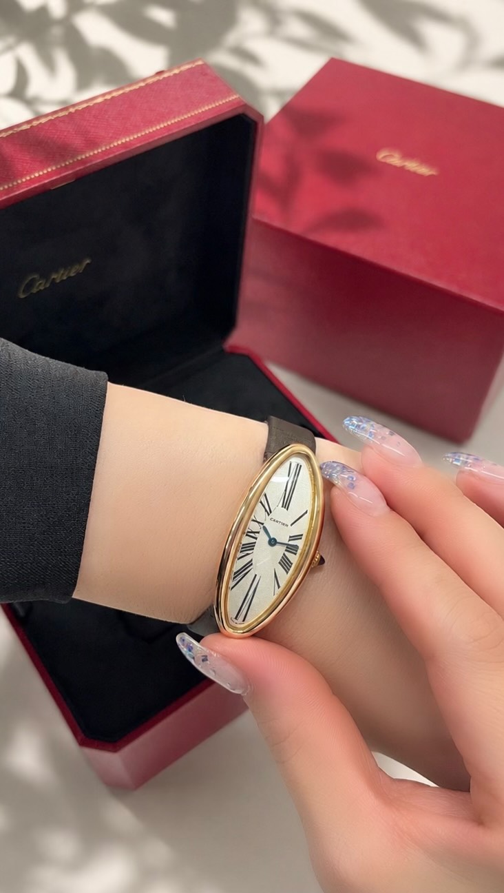 スタイルを纏うジュエリーにカラーストーンの新作が登場。 | Cartier