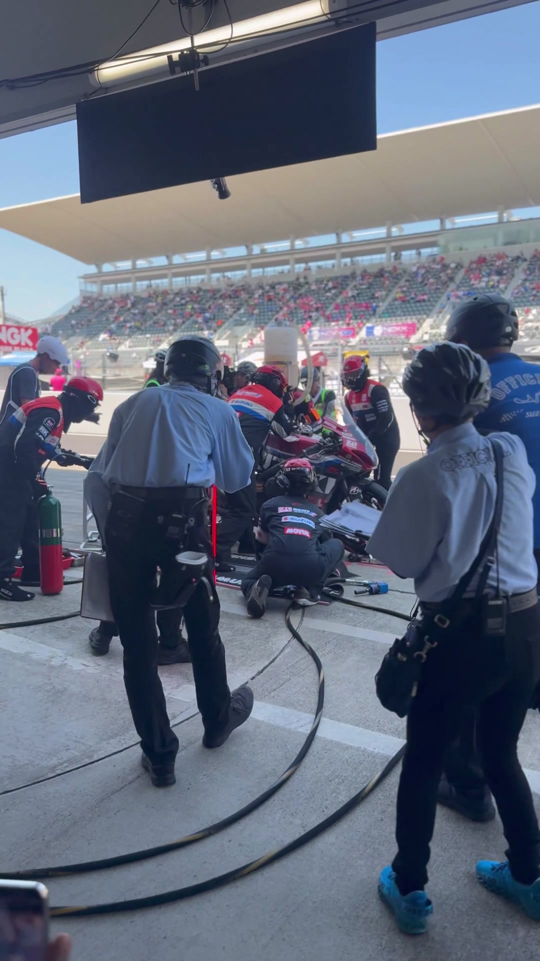 The scene of the Yoshimura_SERT_Motul Suzuki Team at pit stop and ...