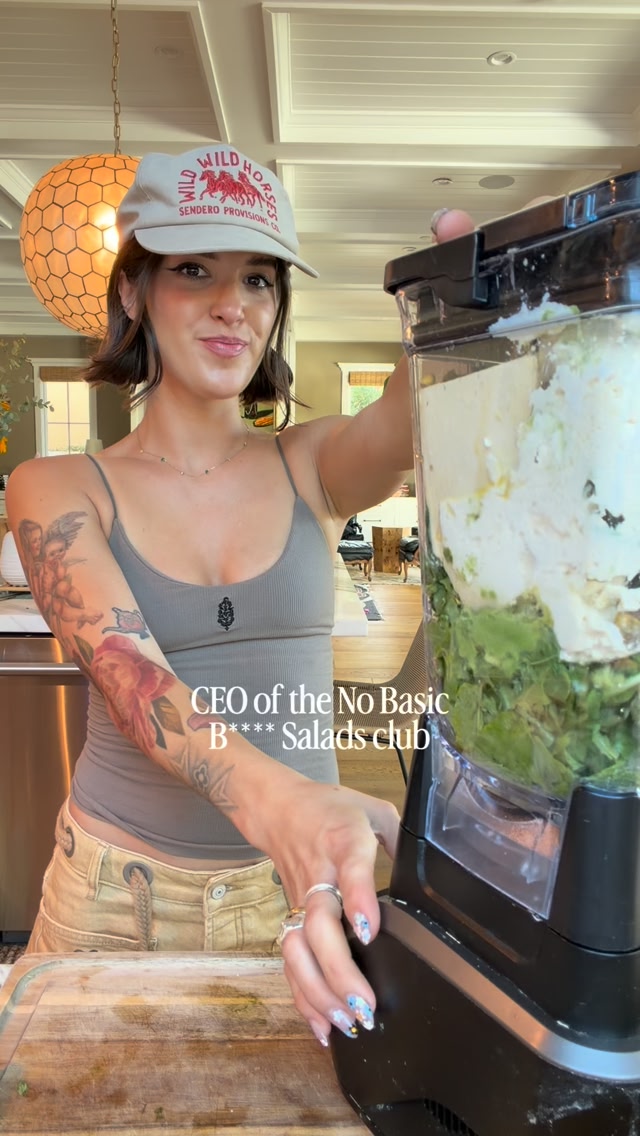 vitamix green goddess dressing I’ve been wanting to do a flavor tweak on my for a bit now (especially for those who don’t like cilantro) and holy guac this turned out so freaking scrumptious!! We call her colourway-amalfi