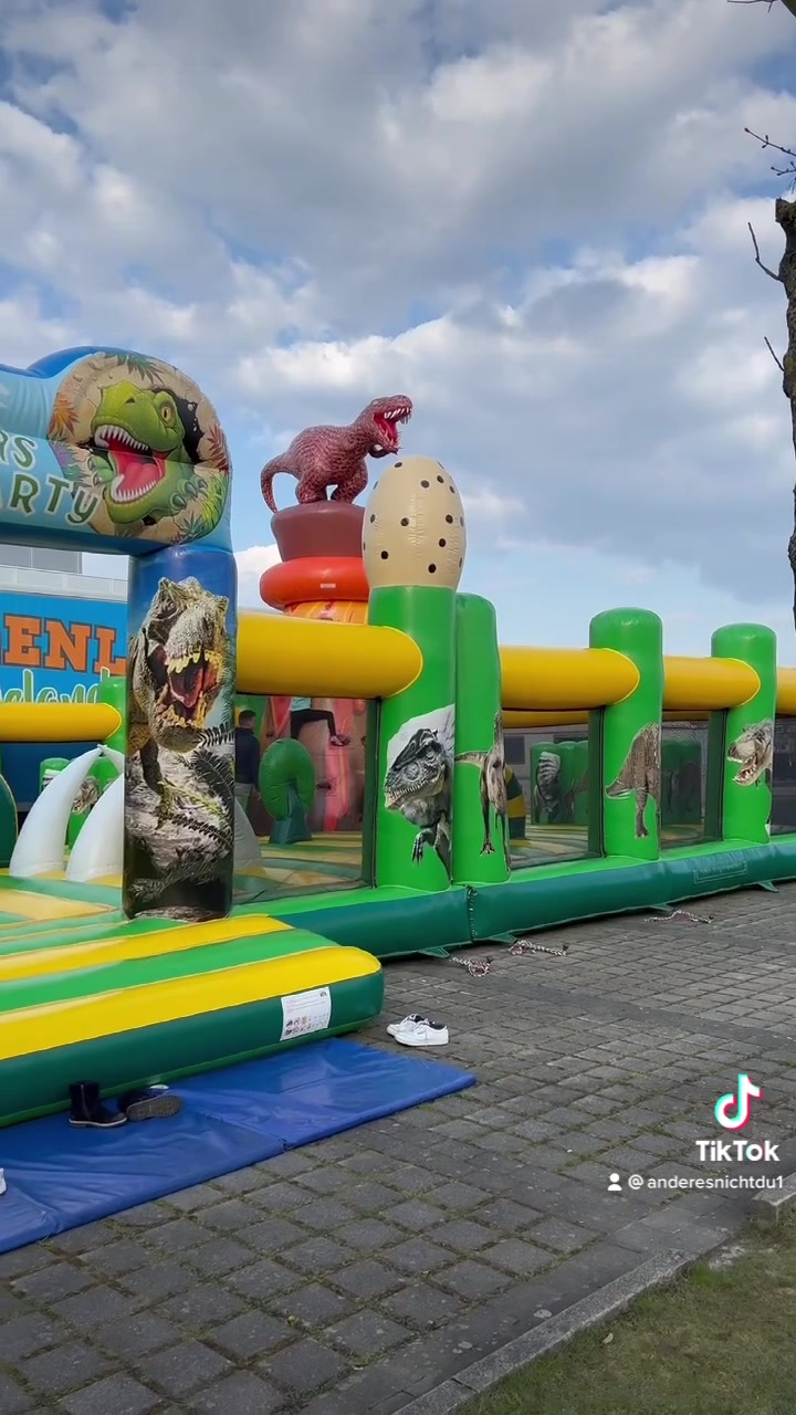 Jetzt die größte Dino Hüpfburg bei Möbel Höffner in Kassel.🦕, Die nächsten Tage ist schönes Wetter angesagt., 🦖Wir freuen uns auf euren Besuch.🦖 | Hüpfburgenland Tropical Island