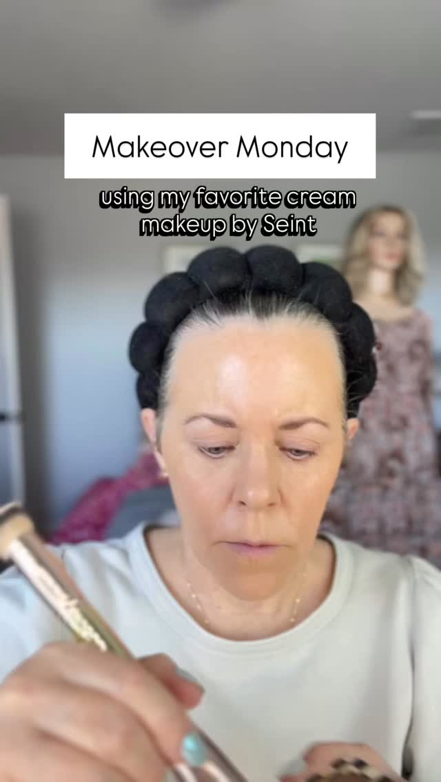 I love doing my makeup! 💋 Makeover Monday with @seintofficial # ...
