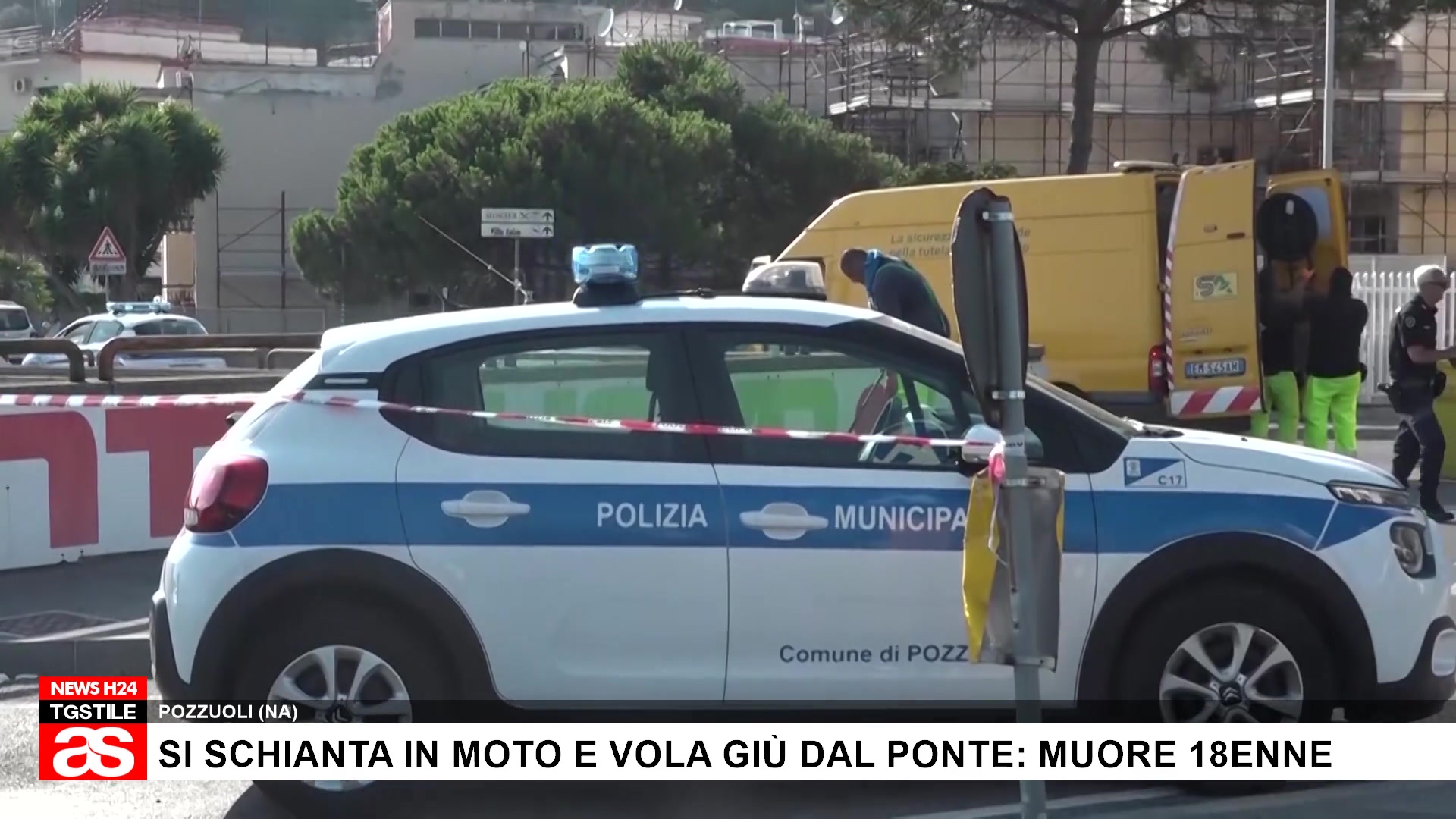 Pozzuoli, si schianta in moto e vola giù dal ponte: muore 18enne ...