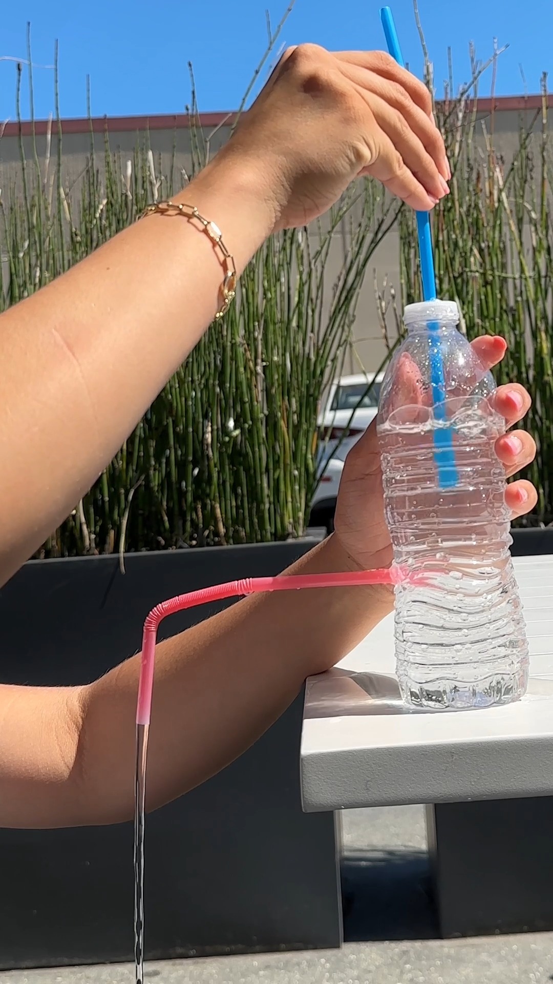 💧Grab two straws + a water bottle to make a mini air-pressure tap!, ✨ How does this work? The air inside the bottle is equal to the air pressure outside the bottle, aka water can't get out (and air