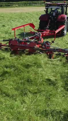 The GF 13003 T, 13 metre trailed tedder, in action 💪 Its small
