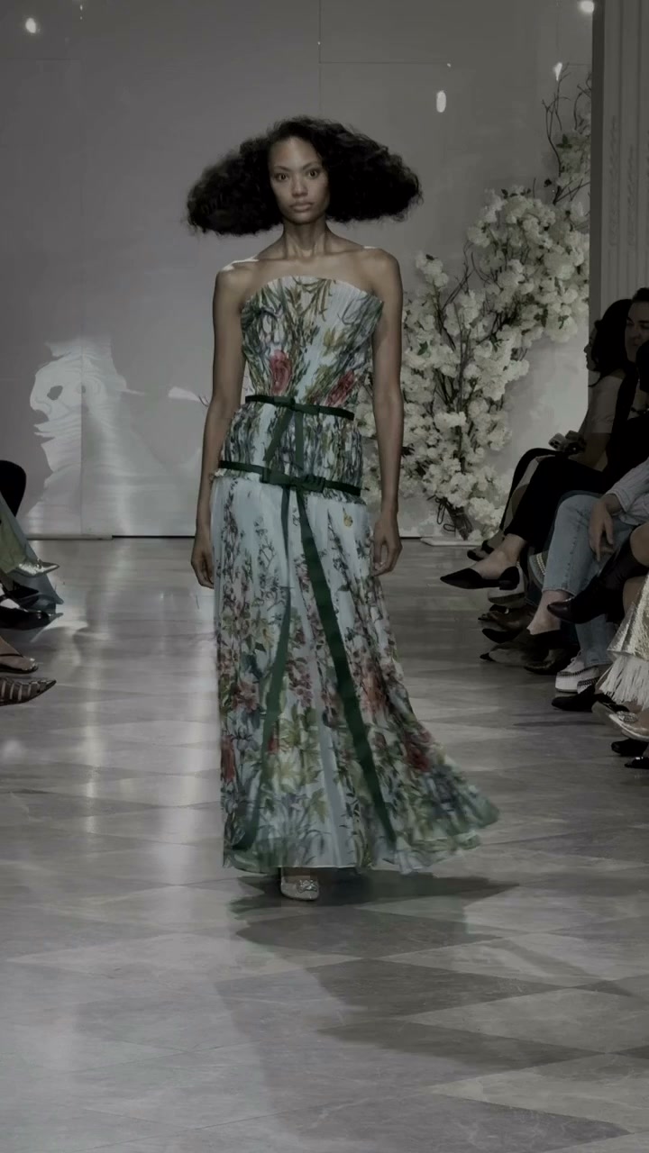 designer runway dresses Four Stunning Dresses: Pick Your Favorite in Brooklyn elegant runway dresses THE SHARDS: Debbie's Electric arabic wedding dress Color:EVERGREEN