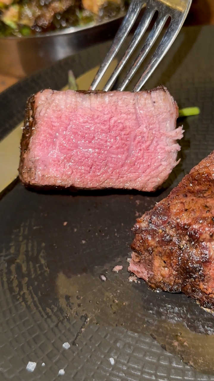 Look at that color 👀😱 #steak #foodie #food #mediumsteak | Outingsprees ...