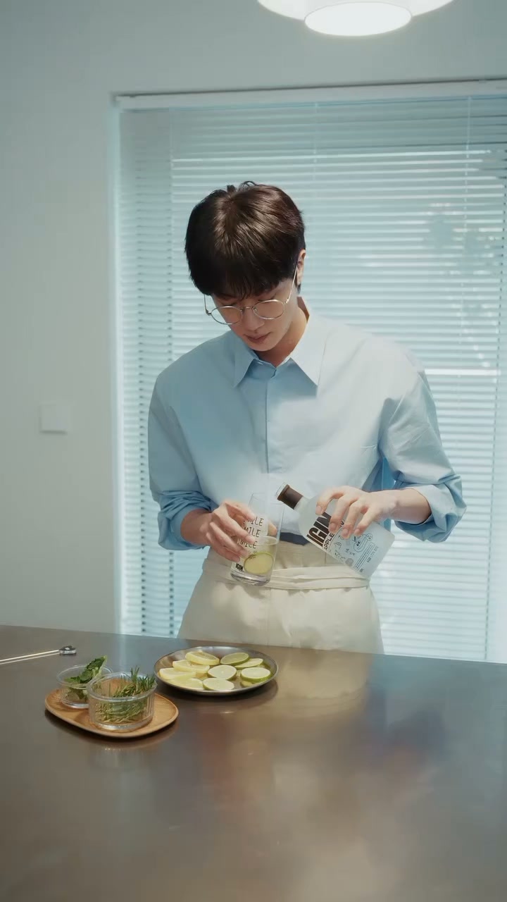 CEO of IGIN is JIN 💜🐹 He's a global artist and Successful