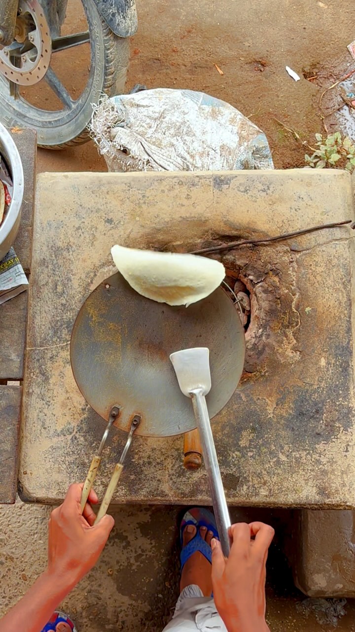 Roti ka viral video 👍 ️ #roti #food #cooking | Roti Wala | Facebook