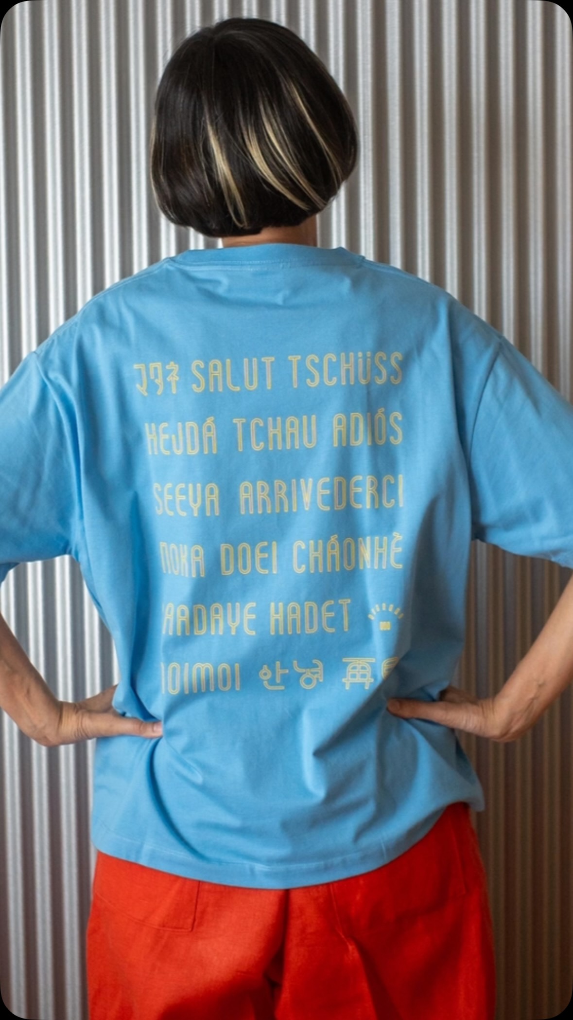 アップするのズッと忘れてたTシャツの新色 Saxe Blueにイエローの文字