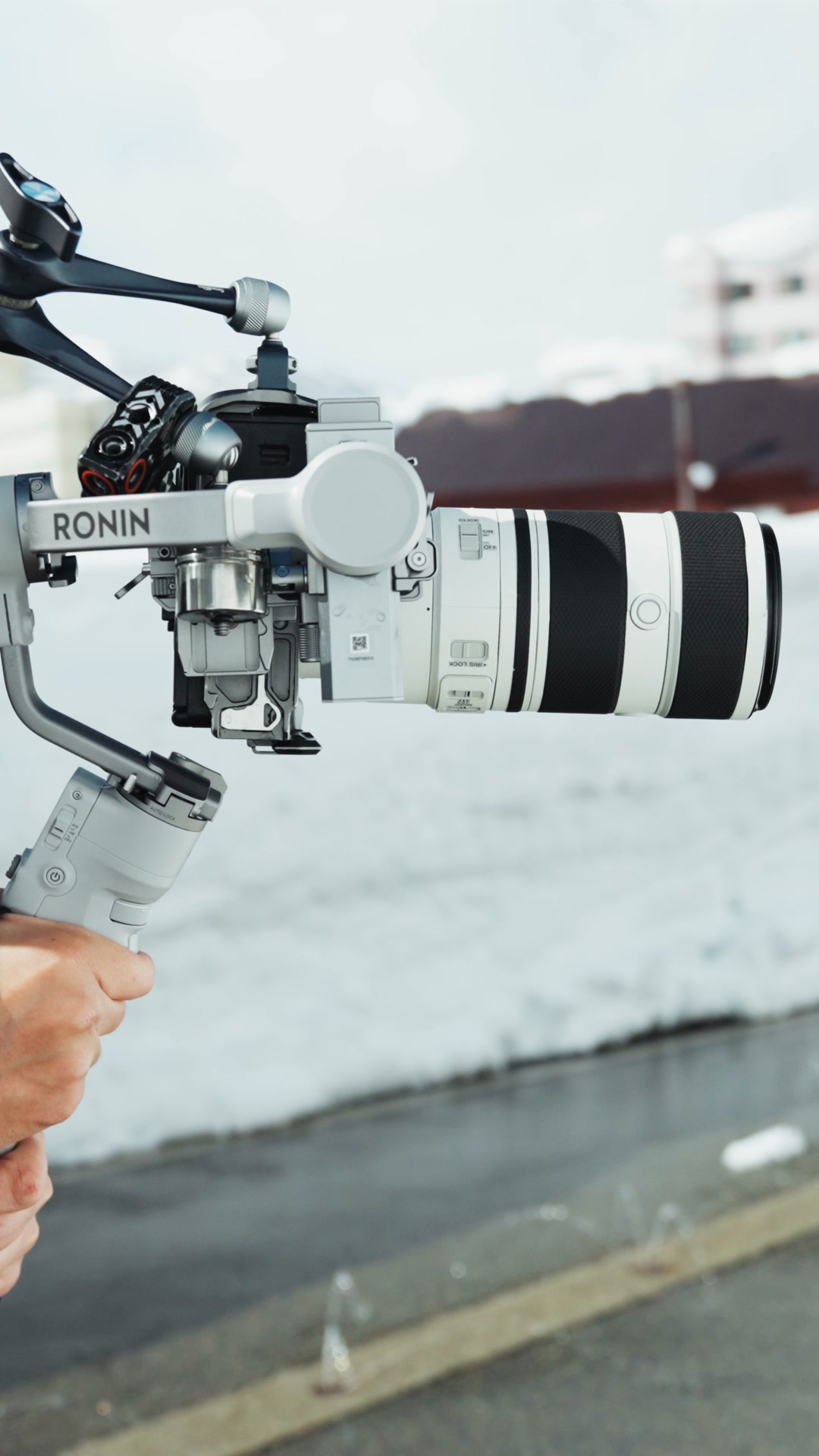 🤩 Balancing your camera just got easier! The DJI RS 4 Mini features ...