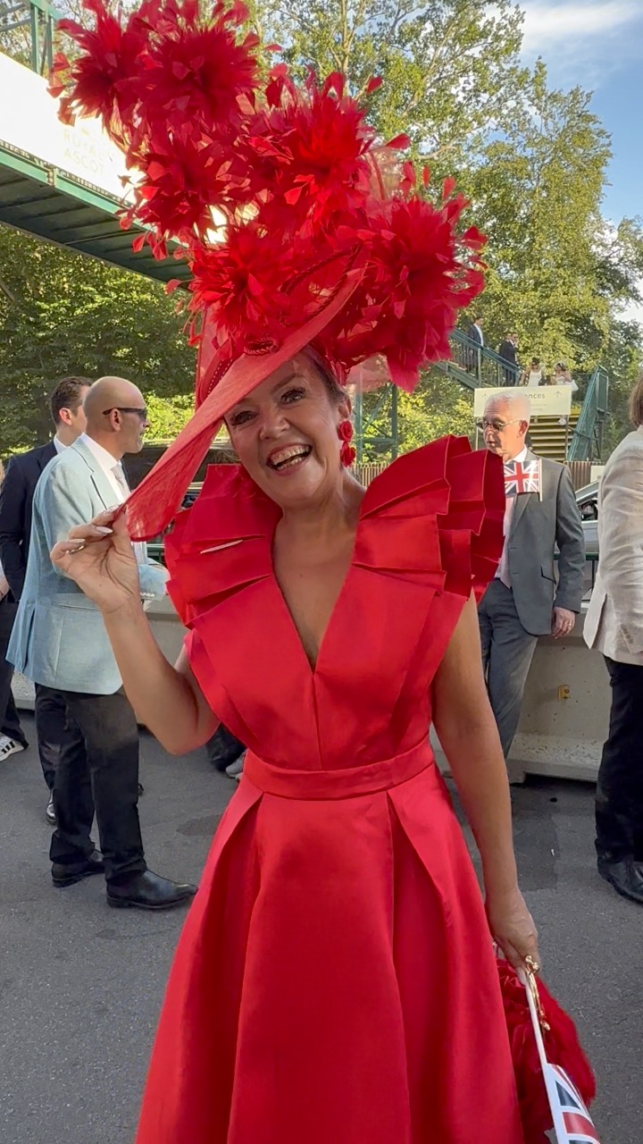 ascot dress code ladies day at Royal Ladies' Day is the unofficial but highly celebrated colloquial name for the Thursday of the Royal Ascot meeting, which features the prestigious Ascot Gold Cup. Established in Traditional Skirt and Blouse Sets