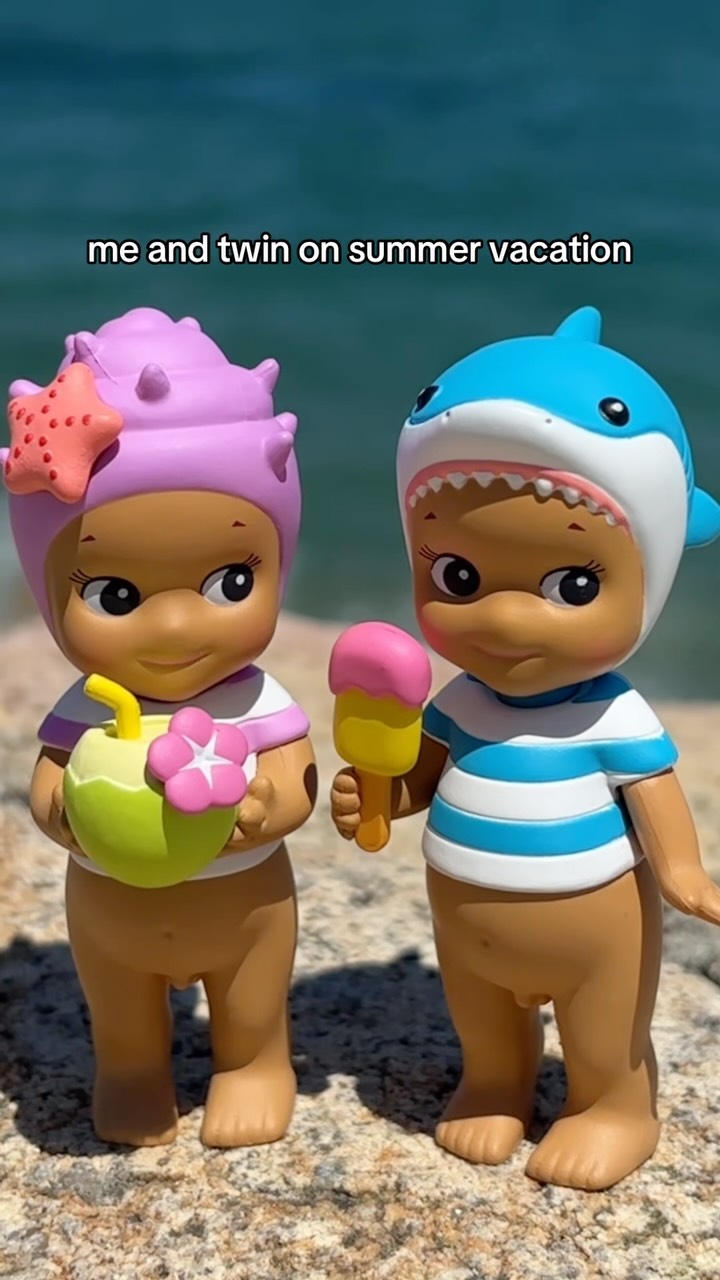 twin let's go to the beach #twin #sonnyangel #summervacation