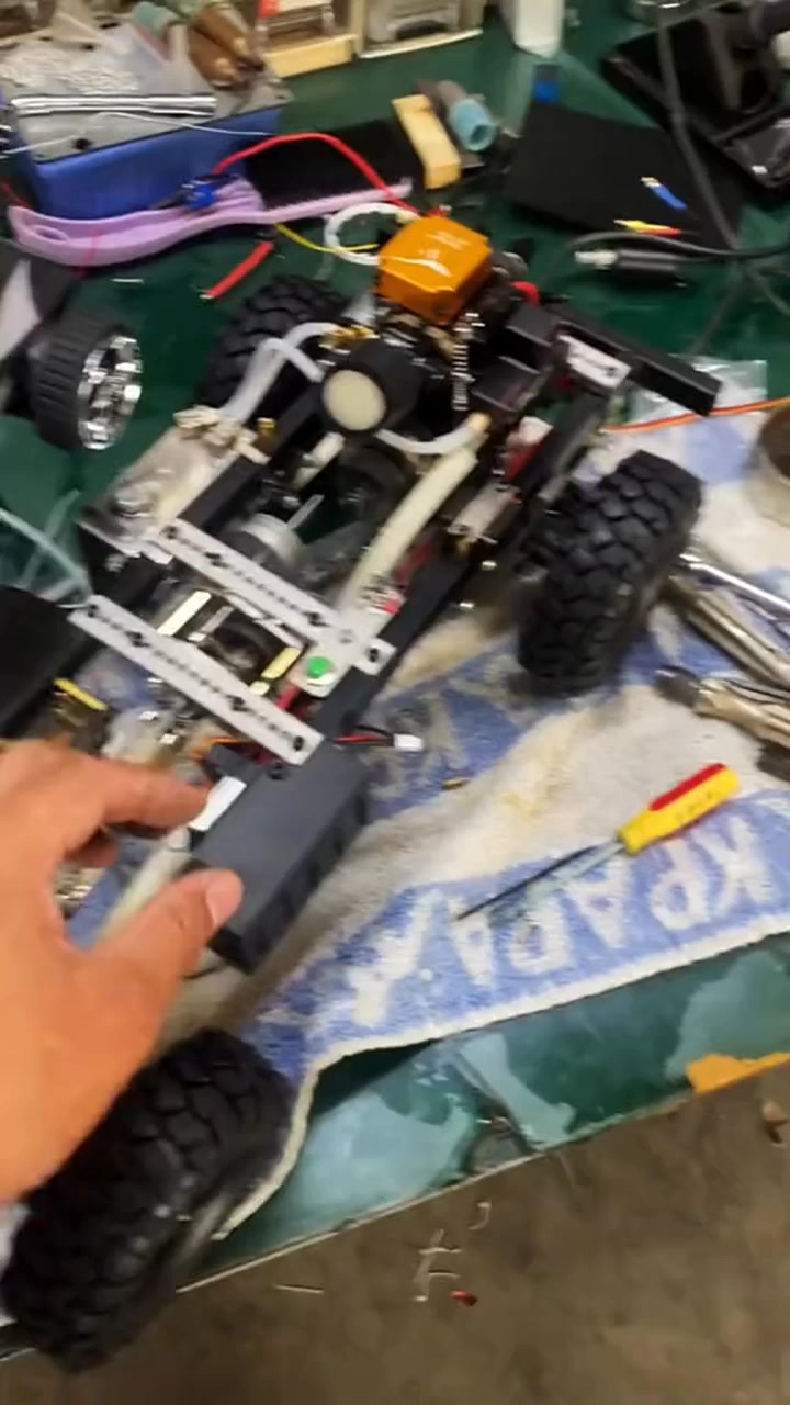 Play a rc engine car #engineeringlife #enginediy #rcengine #fyp #rccar ...
