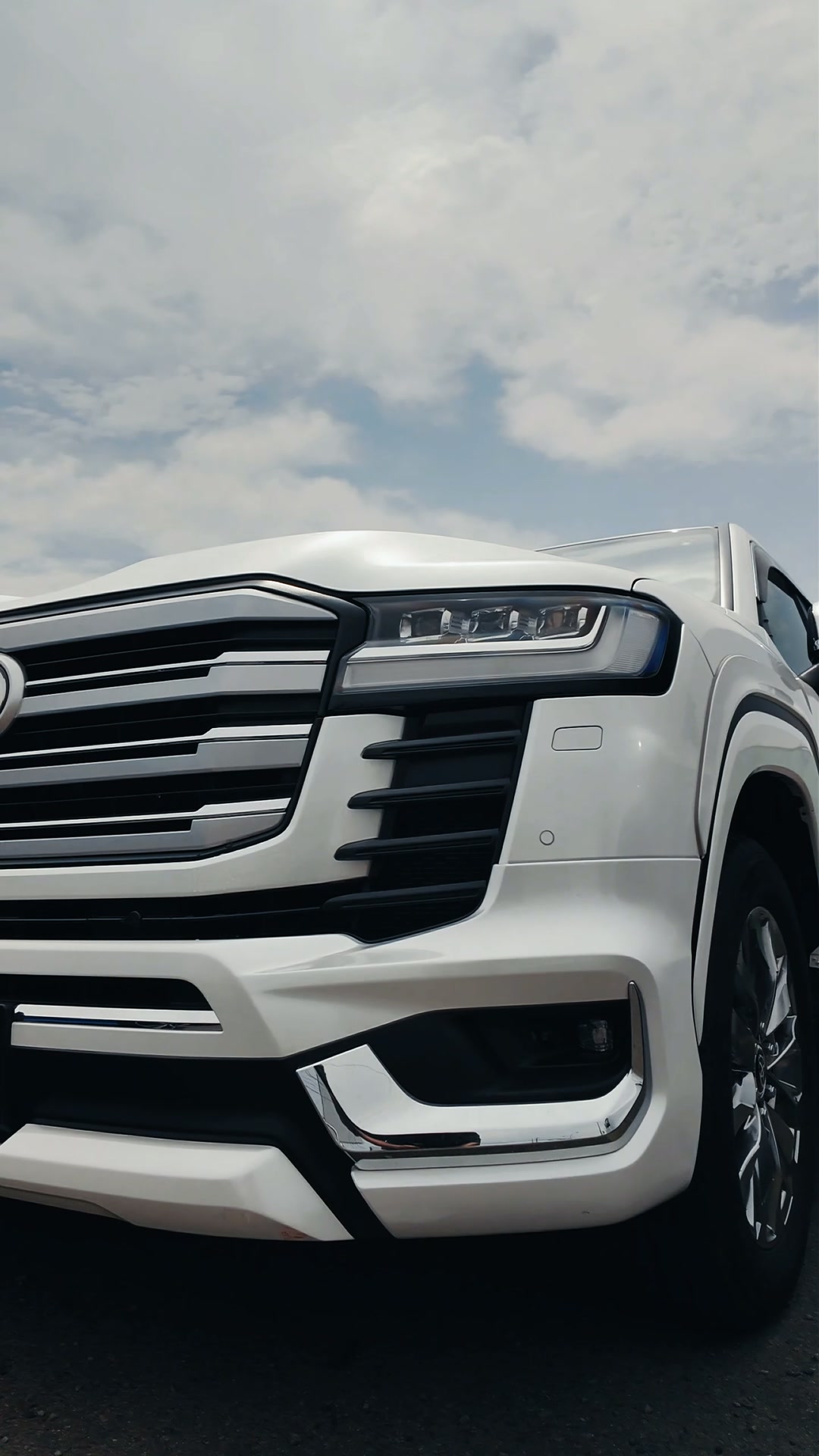 The TOYOTA Land Cruiser 300 Series ZX. 3.5L Twin-Turbo V6 heart