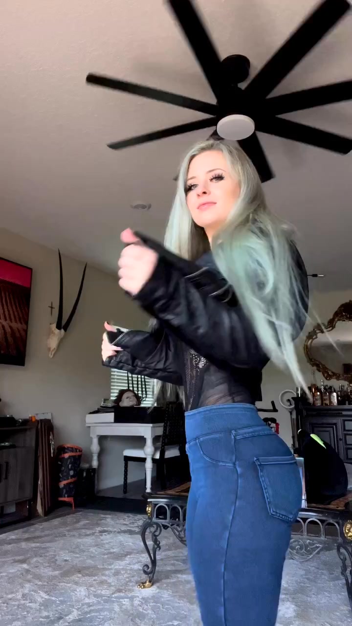 Casual cosplay for you today😎 I really want to get into anime cosplay