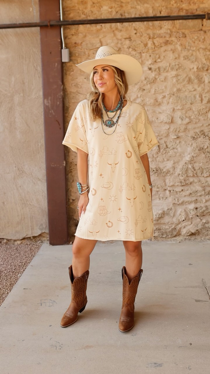 brown and turquoise western dress skies tee with boots Perfect for concerts Size:21½   35/36 non-designer-piece TBT: The Other Other