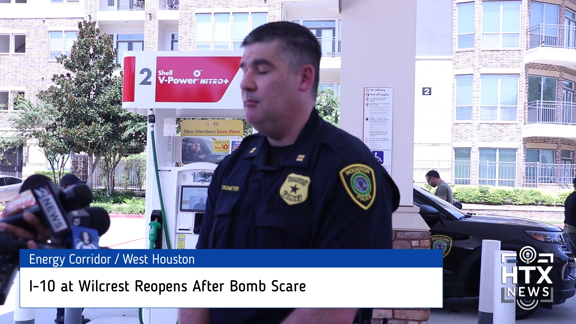 A bomb scare at I-10 and Wilcrest brought traffic to a complete ...