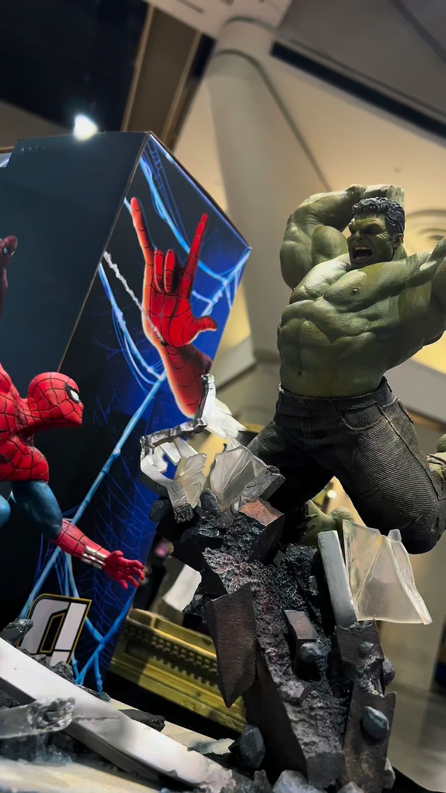 Something must have happen here 👀🕸️ Spider-Man vs Hulk - Spider