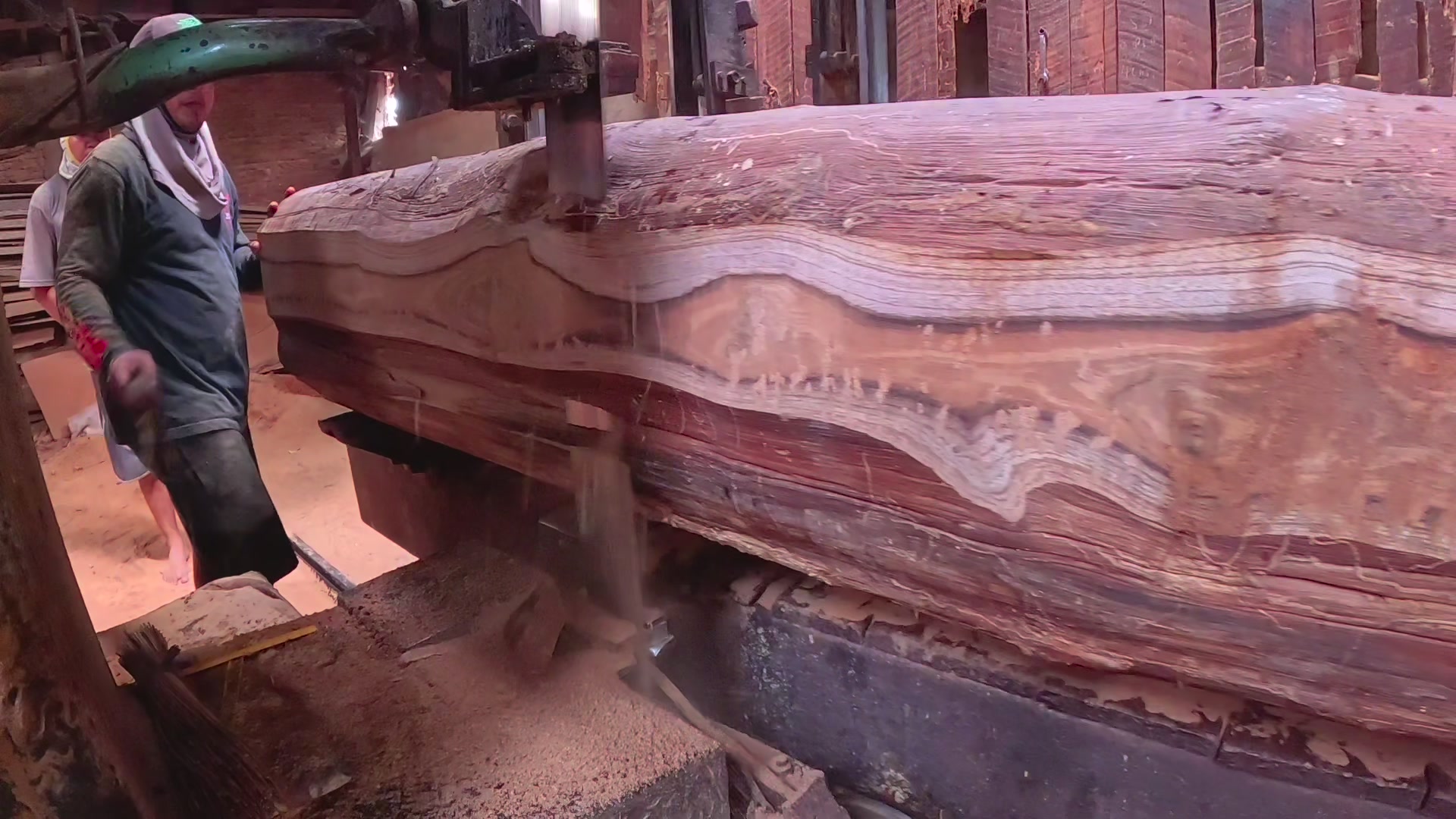 incredible sawmill long giant teak wood | Putirana Woodworker | Facebook