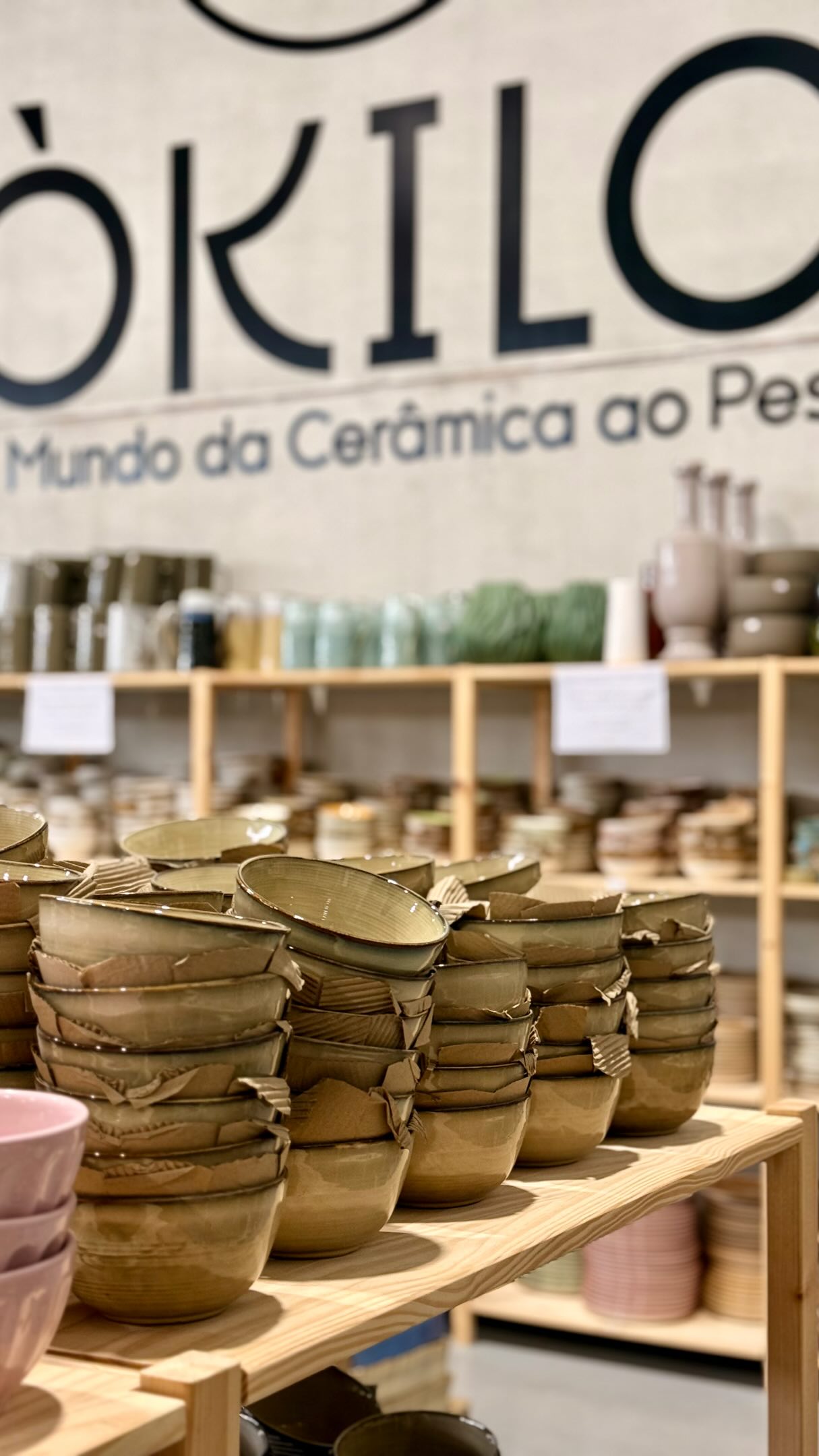 Lissabon Geheimtipp: Ceramic Outlet nur 20 Minuten entfernt 🇵🇹✨, Wenn du auf der Suche nach schöner, besonderer Keramik in Lissabon bist, musst du dieses Ceramic Outlet unbedingt besuchen., Die