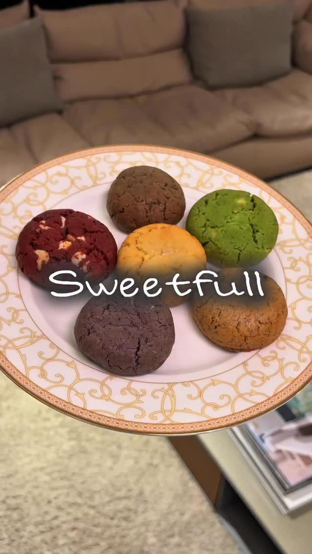 蛤肉～OK！ 軟餅乾專家不是浪得虛名！ 搞餡搞的真厲害！ 焦糖鹽之花是我的愛 就是日常必須的存在！試試看！ 飄丿～ 店名：Sweetfull ...