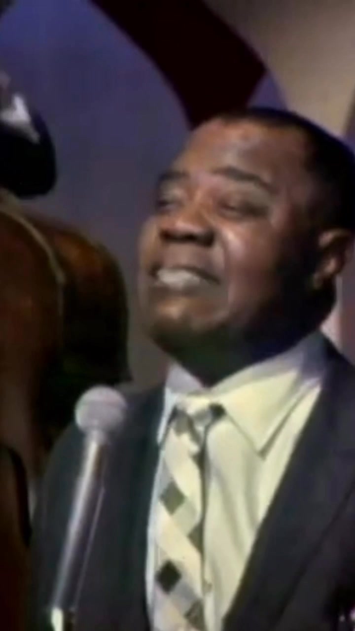 Legendary moment from the great Louis Armstrong performing “Hello