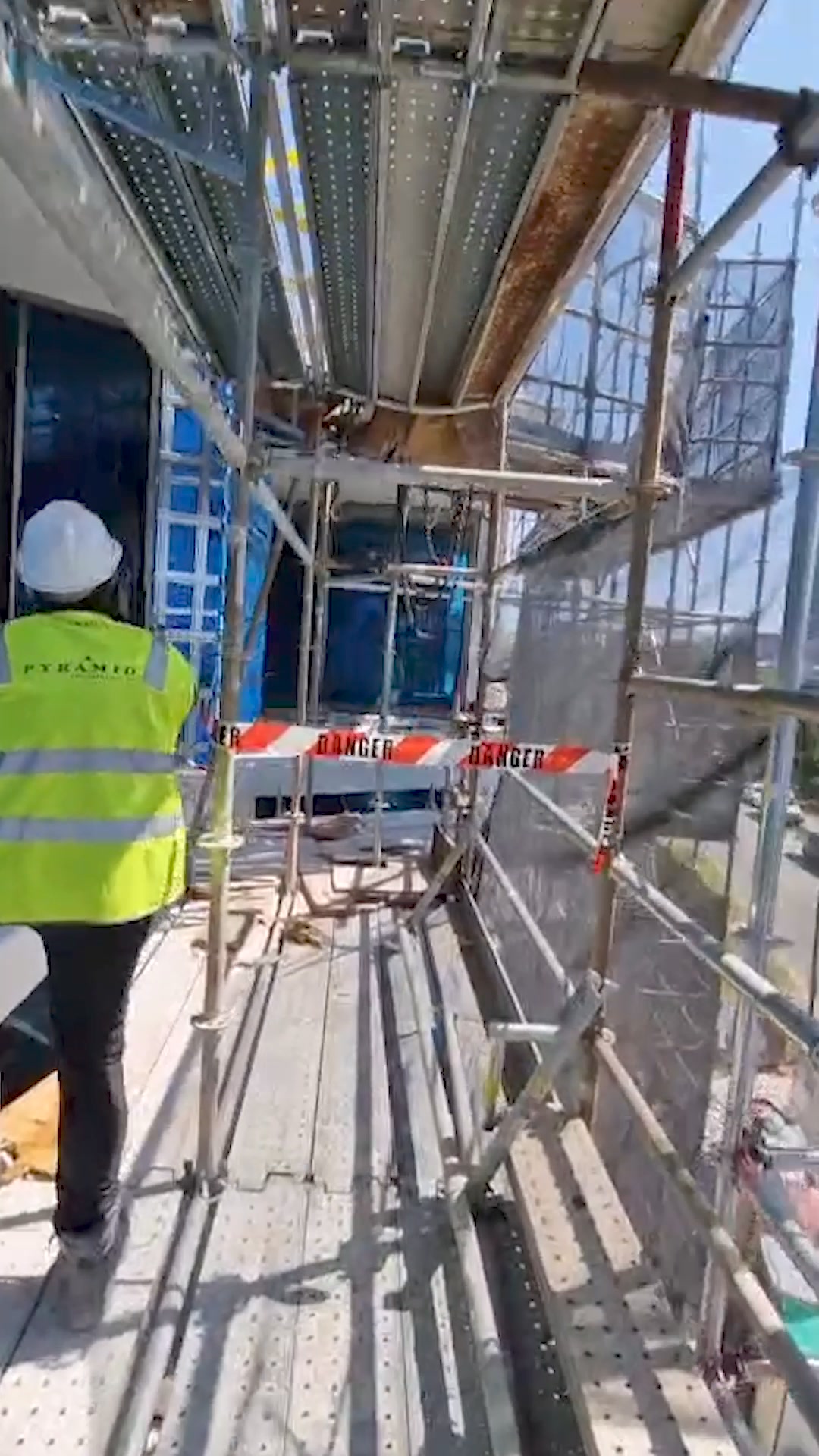 SAFETY FAILURE - CRANE BLOCK SMASHES THROUGH SCAFFOLD - PYRAMID ...