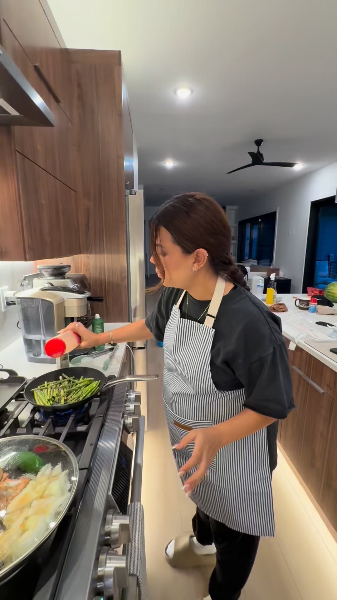 El mandil le dio los poderes de cocina... - Cesar Rodrigue'z | Facebook
