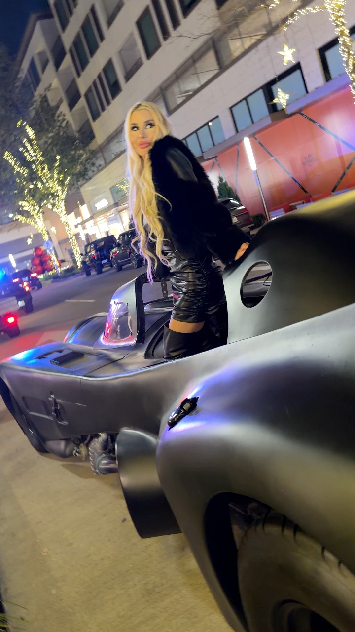 Batman girl just arrived 🦇🖤 | Oksana Ramirez A | Facebook