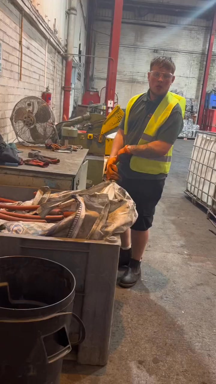 SCRAPMAN SAM IS STRIPPING ALI COPPER CABLE TODAY 👍 #scr #copperwire # ...