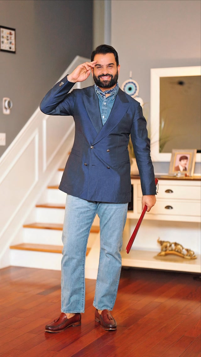 Stuck on what shoes to pair with a navy dress? We've got you covered! 💙 Join our Creative Director Yael as she shares her expert tips for styling navy outfits to perfection. #