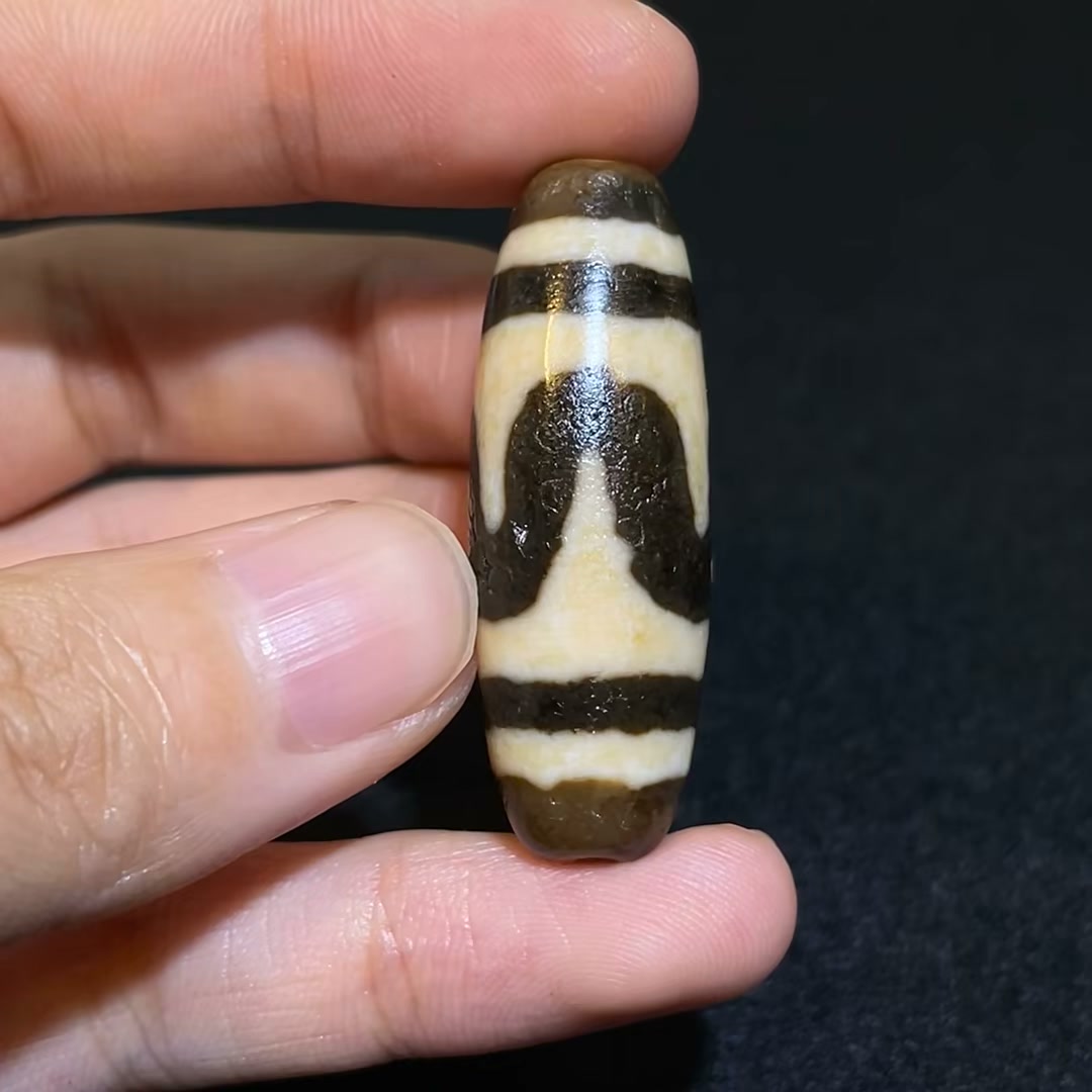 特价天珠】虎牙天珠—古韵手工牙黄荧光系列结缘价💰RM228 尺寸：38.0