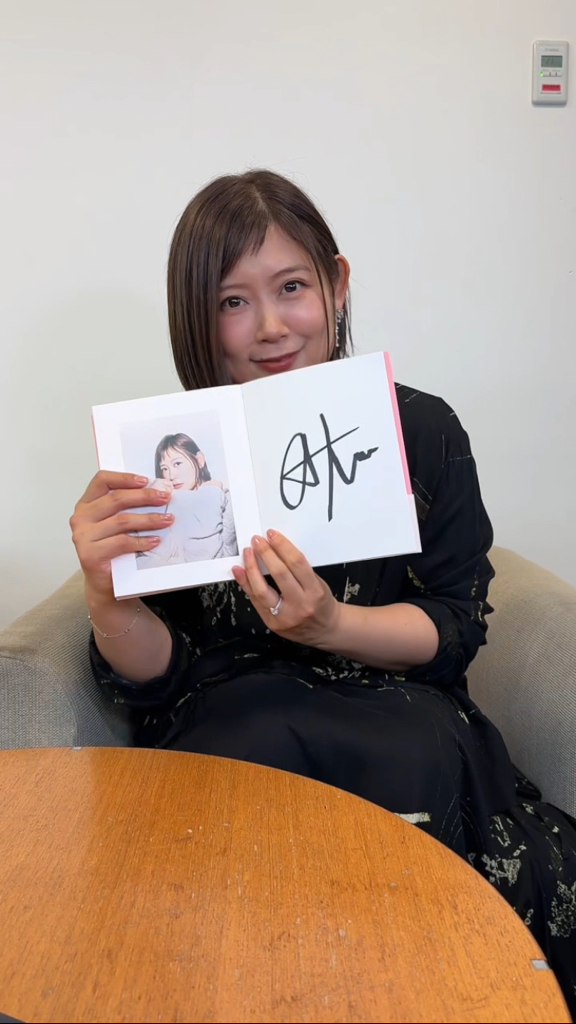 ✼••┈┈ #絢香20th ┈┈••✼ 『にじいろのひかり』 書籍＆企画展が9