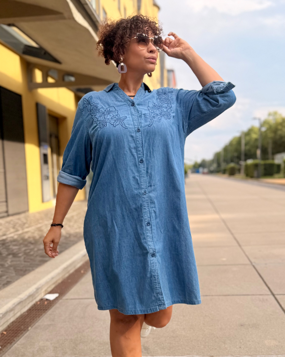uf jersey dress City days, but make them #scandi ✨🏙️, 🛍️Shop the looks:, Blouse: https://happy-size.social/UI, Trousers: https://happy-size.social/UG, Jeans Dress: https://happy-size.social/UH, Dress: bold graphic placement
