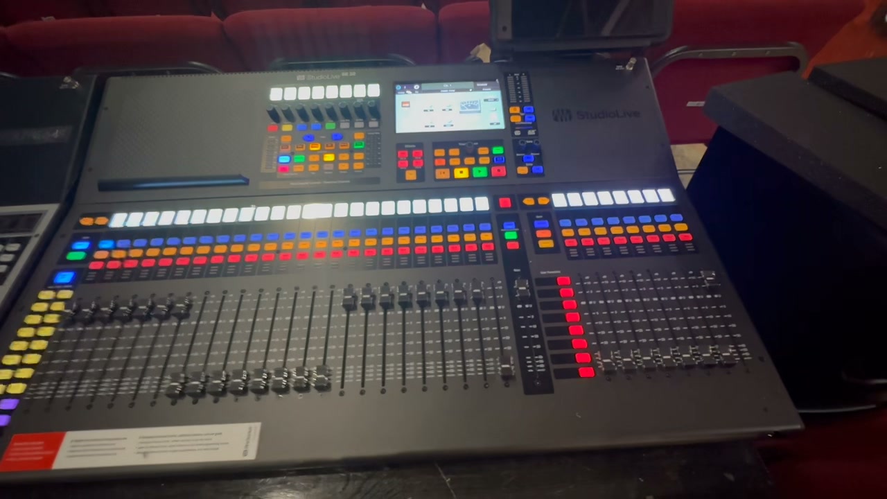 Hermosísimas consolas PreSonus Es la única consola que viene con