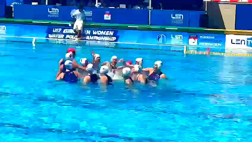 The Dutch sure know how to put on a show 🤽‍♀️ Great atmosphere here in ...