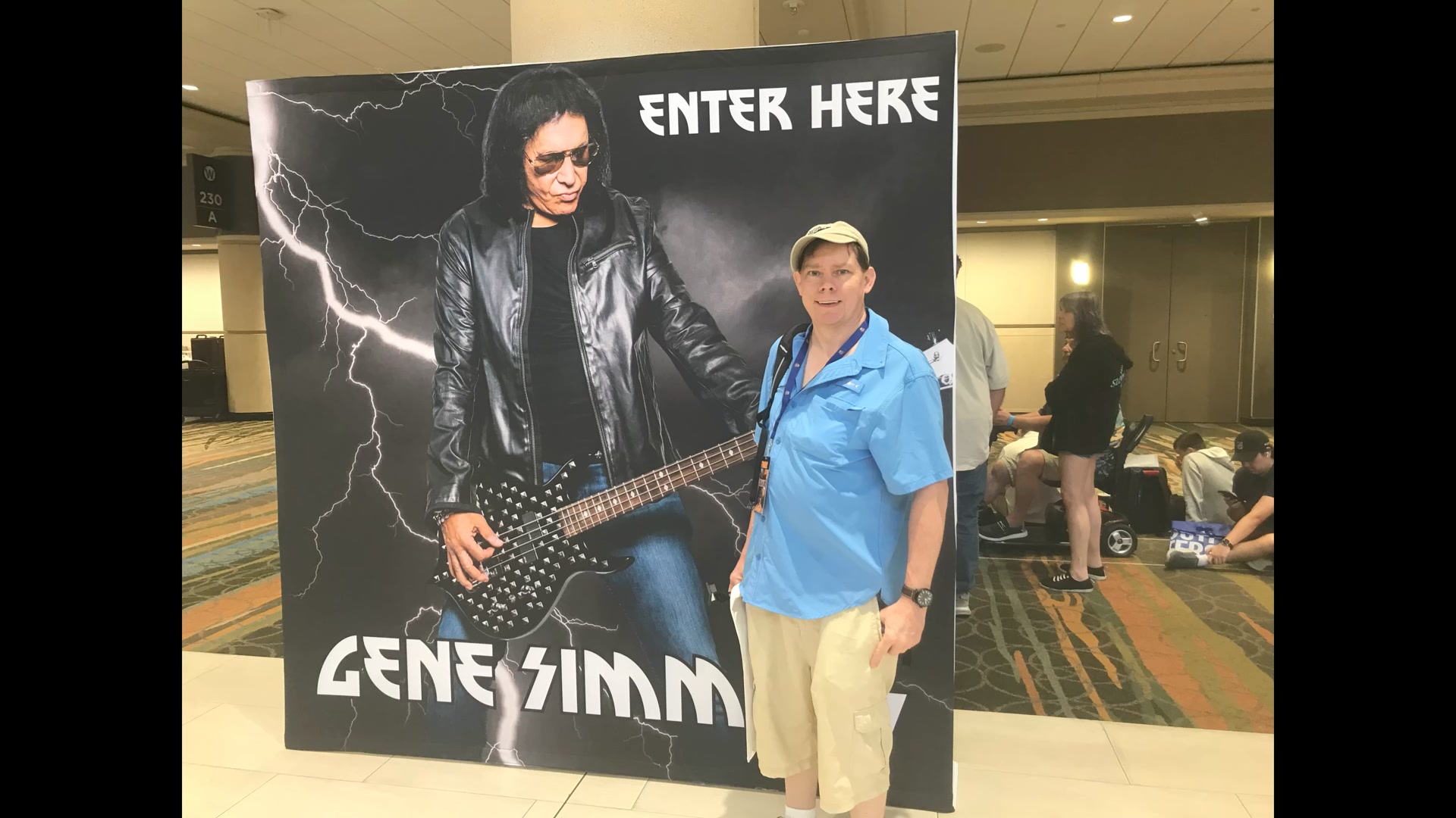 Short video of me getting Gene Simmons of KISS Autographing my new KIZZ ...