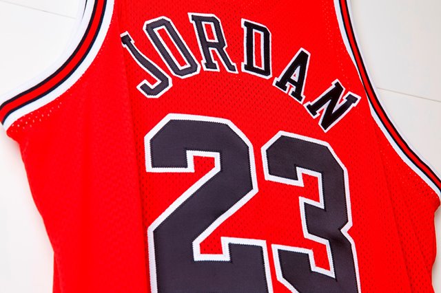 NBA マイケル・ジョーダン 1999キャリアセット MICHAEL JORDAN #23 CHICAGO BULLS – 1998-99 PRO-CUT JERSEY | Layupshot