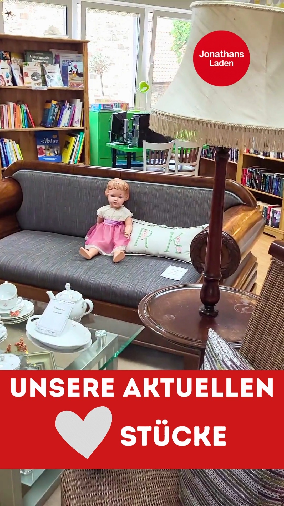 ✨ Zwei echte Schönheiten mit Geschichte! ✨, Manche Möbel sind einfach mehr als nur Möbel. , Unser 200 Jahre altes Biedermeier-Sofa hat schon so einiges erlebt – und darf jetzt bei euch seine nächste