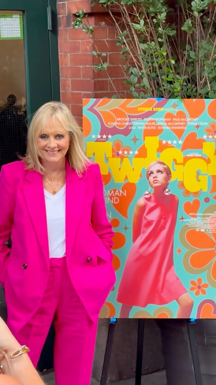 Remember Twiggy?!! 76 yrs Young!