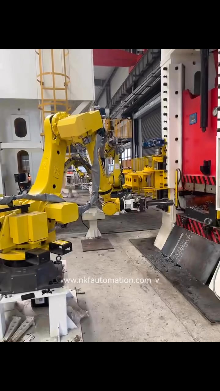 💛#Fanuc #robot in #forging automation — built for heat, speed, and ...