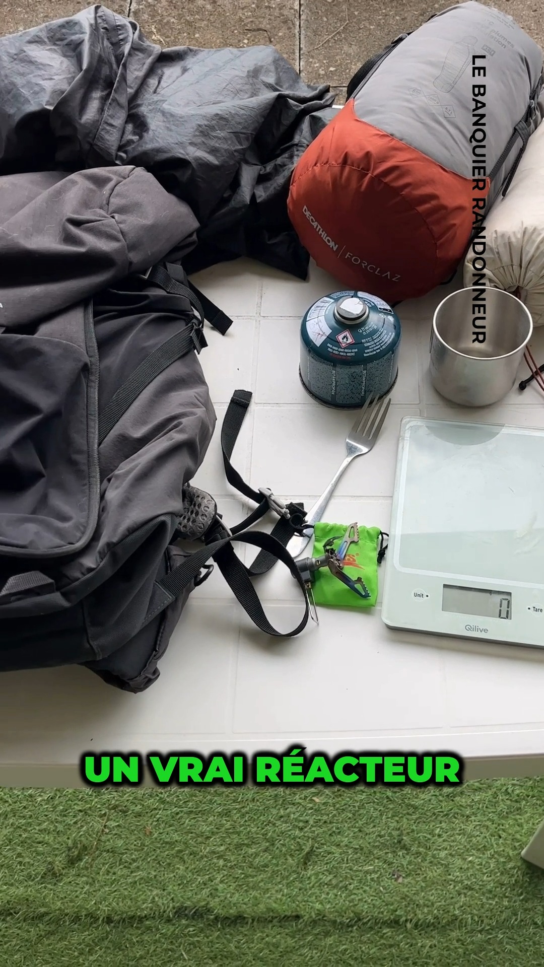 Comgooldool Réchaud de camping ultraléger en titane BRS-3000T, brûleur à gaz portable 2700 W pour randonnée, pique-nique, chauffage de cuisine d'extérieur pliable avec combustible butane, design