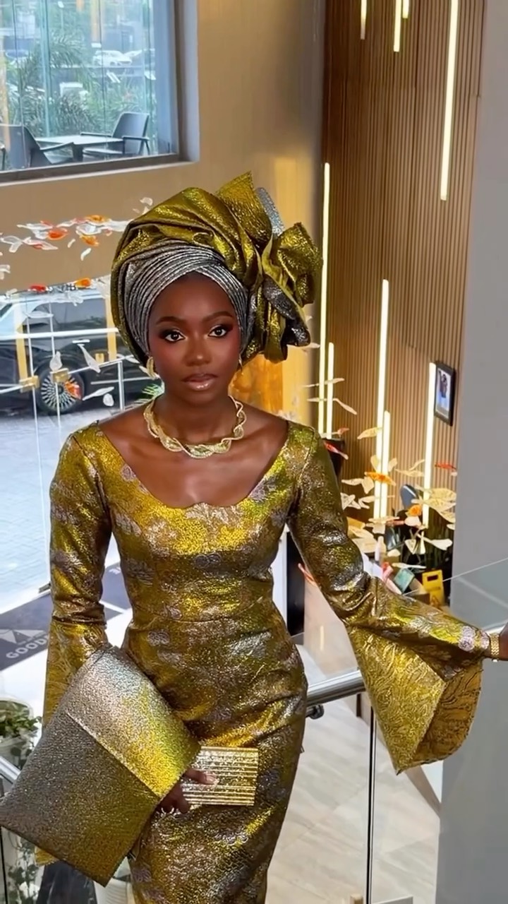 makeup for gold dress dark skin The way the colour makes her glow… stunning 😍, Bride ayomide., OlawandeMUA, Gele @tagele_, Outfit & fabric GELE BY ADEJOKE, #BellaNaijaWeddings, www.bellanaijaweddings.com AUG26WK4