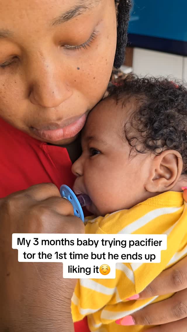 My 3 months baby trying pacifier tor the 1st time but he ends up liking ...