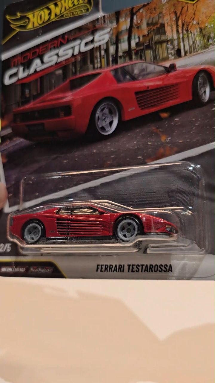 Hot Wheels finally gave the Testarossa the Premium treatment it